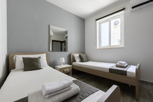 F10 Room 2, Private Room two single beds shared bathroom in shared Flat · Msida