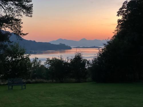 Dārzs, A Brilliant Find - Luxury Highland House near Isle of Skye, NC500 in Ardaneaskan