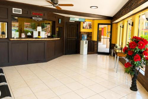Lobby, Great Western Inn Pasadena in Pasadena