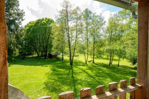 Chalet bord de rivière, 7500 m2 de nature (Chalet bord de riviere, 7500 m2 de nature) in Nuille-sur-Vicoin