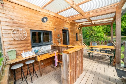 Chalet bord de rivière, 7500 m2 de nature (Chalet bord de riviere, 7500 m2 de nature) in Nuille-sur-Vicoin