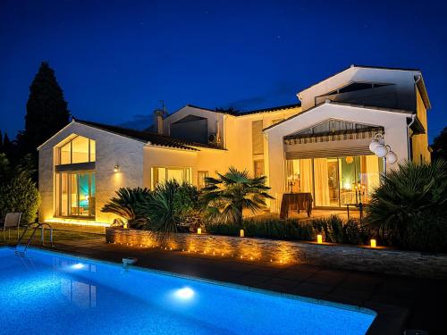 Villa Casa De La Luz - Luxury Pool Villa in Montpellier