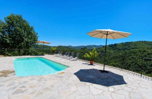 Peldbaseins, L'art des Clés - Villa en pierre avec piscine privée (L'art des Cles - Villa en pierre avec piscine privee) in Pont-de-Labeaume
