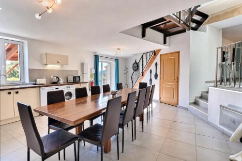virtuve, L'art des Clés - Villa en pierre avec piscine privée (L'art des Cles - Villa en pierre avec piscine privee) in Pont-de-Labeaume