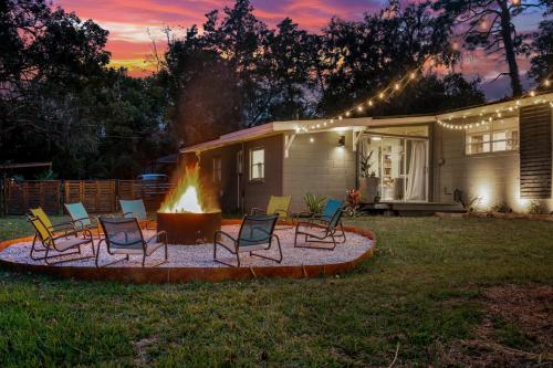 Удобства, Brooksville In-town Mid Century -Sleeps 8 - Hot Tub Cabot Citrus Golf Course 11 miles in Бруксвил (Флорида)