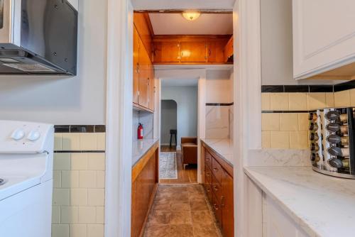 Spacious 3BR 4 Queen Bed Near Boston & Transit in Medford