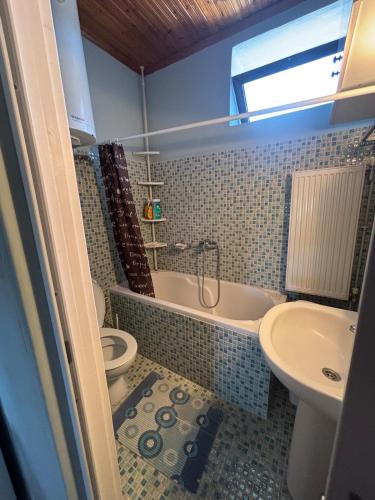 Bathroom, Maron's Hearth, Central residence in Maronia in Maronia