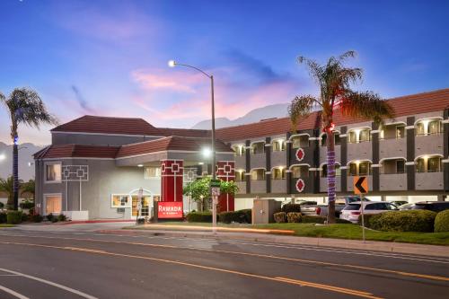 Ramada by Wyndham Ontario in Ontario