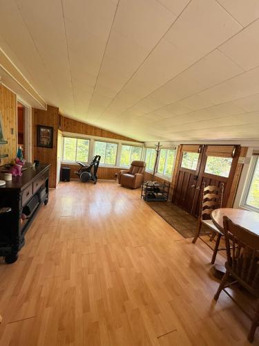 Kawarthas Home/Cottage on Buckhorn Lake in Young's Cove (ON)