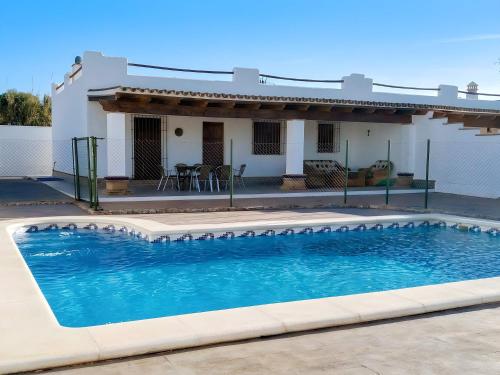 Chalet Piscina Privada vallada cerca del pueblo solo se permite familias y parejas