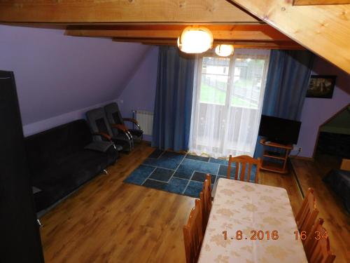 2 bedrooms, 5 beds