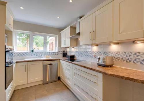 Létesítmények, Spacious Home near Addenbrookes with Free Parking - Pass the Keys in Red Cross