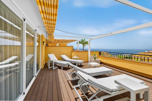 Laura's Los Gigantes View Penthouse
