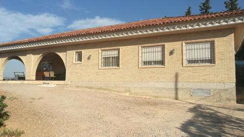 Casa accesible de campo muy grande, con piscina y pistas in Paraje La Matanza