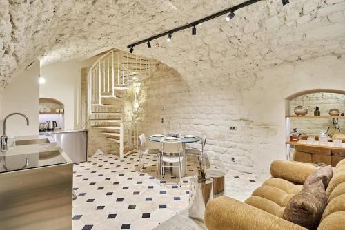 Beautiful new triplex on Place des Vosges