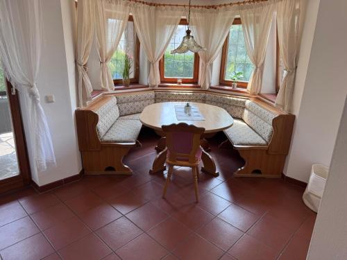 Haus Annemarie Appartement mit Terrasse und Garten in Neustadt an der Donau