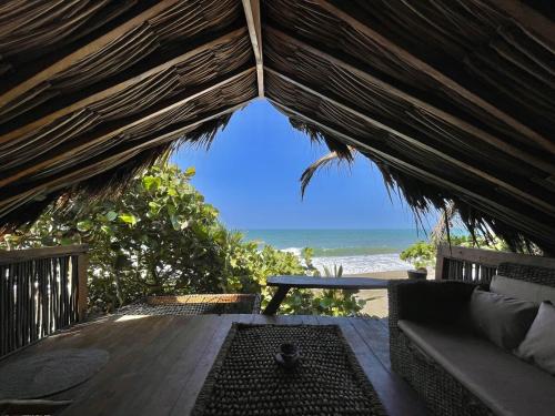 Uvita Playera - Beachfront hut near Tayrona Park