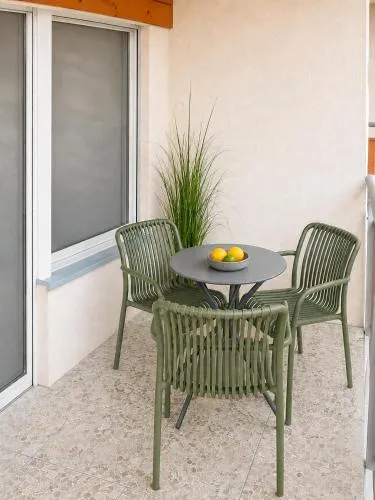 Ambiente Appartement B6 - moderne Ferienwohnung mit Balkon und Aussicht in Leukerbad, Schweiz