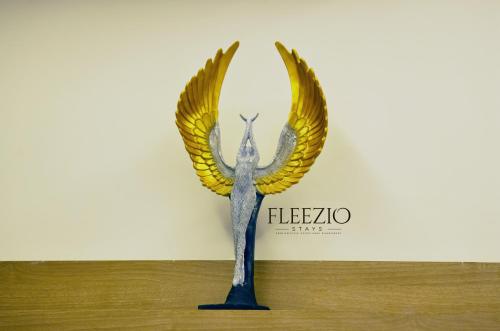 2 BHK Flat with Balcony Fleezio Stays Sec 42 Golf Course Rd - image 3