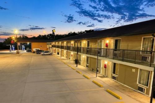 . Economy Inn Sweetwater I-75