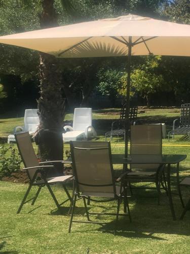 A hidden Paradise - charming chalet with 2,400m2 garden, 5 minutes from the beach in Estepona