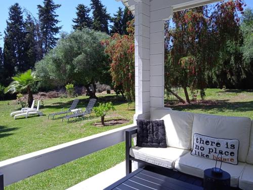 A hidden Paradise - charming chalet with 2,400m2 garden, 5 minutes from the beach in Estepona