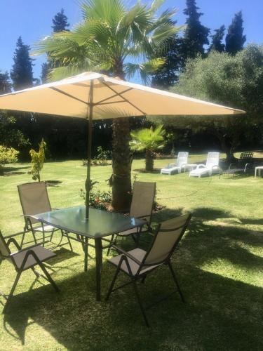 A hidden Paradise - charming chalet with 2,400m2 garden, 5 minutes from the beach in Estepona