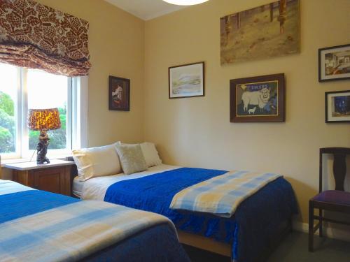 1 double bed, 1 twin bed
