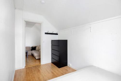 Cozy and very central apartment with 4 bedrooms - image 3