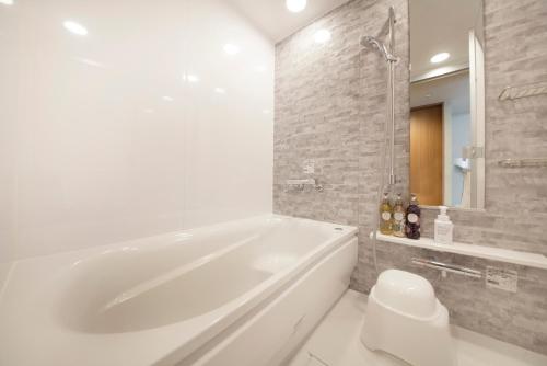 Twin Room with 1 Extra Bed image 10