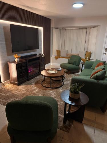Stylish Home - Sleeps 8 - Near Disney and Universal in Ocoee