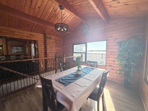 Cozy Lakeside Cottage in 奧梅米