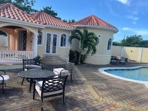 Aed, Plantation Villa with Pool-5-Min Walk to Plantation Cove in Plantation Village