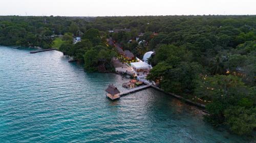 GlampCalar lagoon Front Bungalows in Bacalar