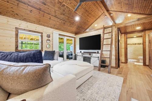 Blue Haven Retreat Private Lakefront Escape in Pittsburg (TX)