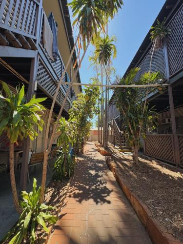 A szálláshely kívülről, Roebuck Bay Backpackers and Party Bar in Broome Központ