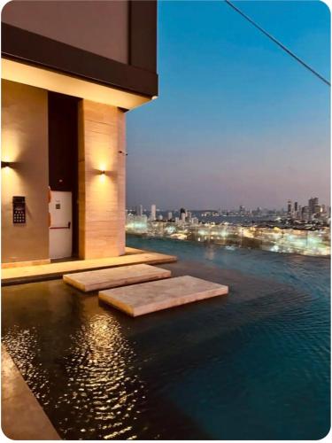 Beachfront Condo, Murano Centro 1- El Cabrero, Near Walled City, Airport Pick Up