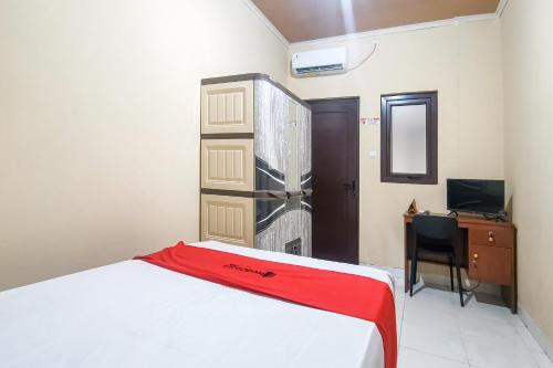 RedDoorz near RS Sari Asih Karawaci in ดลางเมืองตังเกรัง