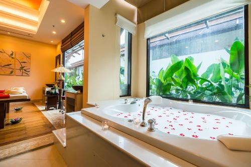 سبا, Ravindra Beach Resort and Spa in نا جومتيين