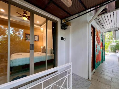 The Snug Airportel Room Type - Standard Room with Balcony