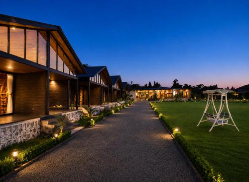 Shreephal Luxury Lake Resort - Hatgad, Saputara in 薩普塔拉