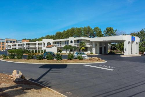 Motel 6-Newnan, GA