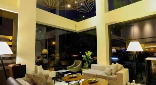 Home Crest Hotel near Davao Baywalk (Seawalk)