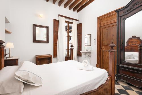 Hostal Pons Room Type - Twin Room with Shared Bathroom