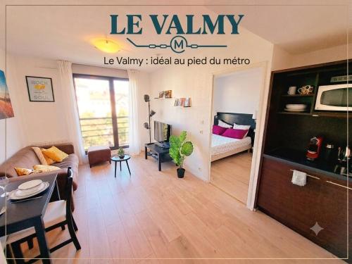 Le Valmy, T2 équipé au pied du métro - Location saisonnière - Lyon