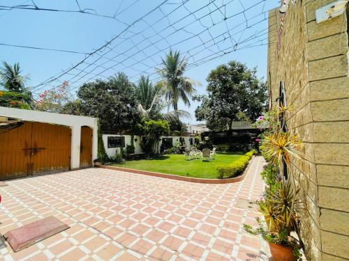 Exterior view of Signature 3 Bed Villa Clifton Boat Basin