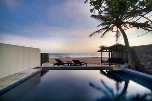 Afficher, Red Parrot Beach Villa with privat swimming pool in Hikkaduwa