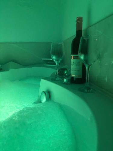 Premium Jacuzzi Apartment-Free parking garage