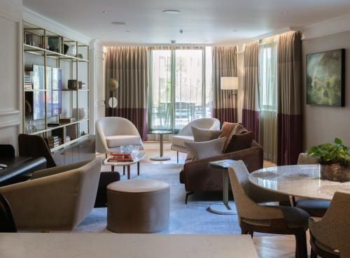 The Guardsman Hotel