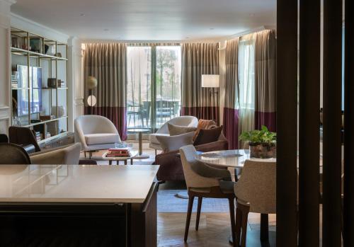The Guardsman Hotel